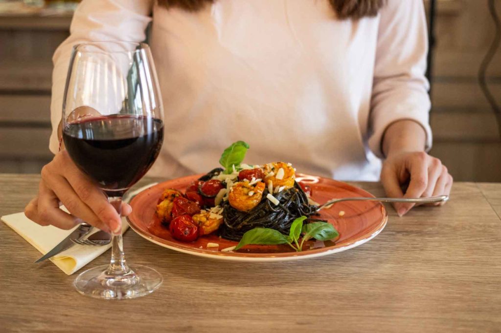 Spaghettie mit Scampi und Rot Wein im La Piazza